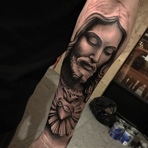 tatuajes de cristo en el brazo|tatuajes de jesus cristiano.